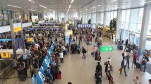 Charlotte Bronte Moist harassment Haos pe Aeroportul din Amsterdam: Angajații au intrat în grevă spontană în  seara de Înviere – NewsMaker